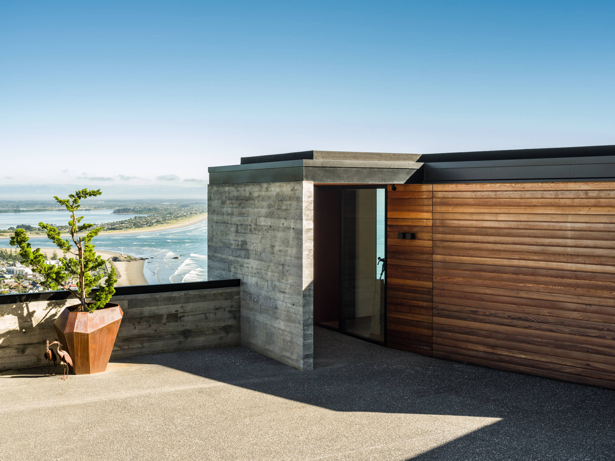 Scarborough BÃªton Brut House by Young Architects